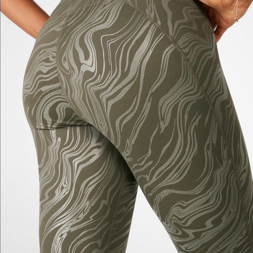 🔥🔥HOST PIC🔥🔥High-Waisted Printed PowerHold 7/8 - Picture 3 of 12